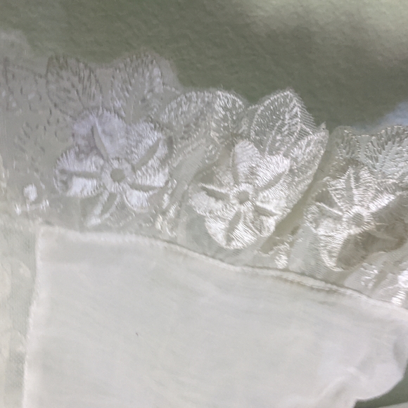 Sis sis Small, ivory lace short sleeve top - Picture 4 of 7